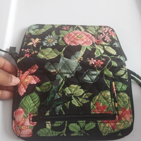 EUC - VERA BRADLEY WRISLET/WALLET - Picture 6 of 6